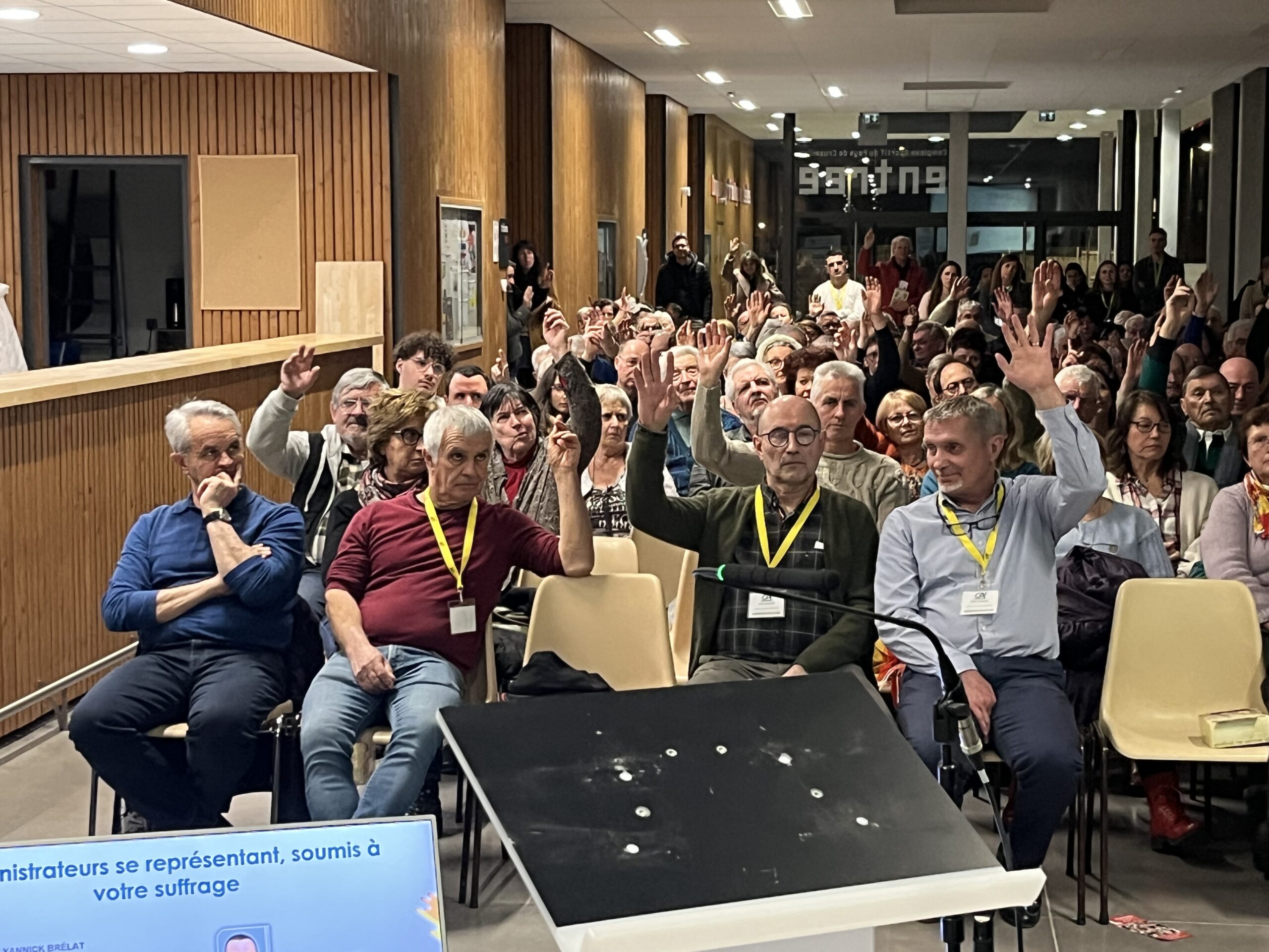 Public dans la salle.