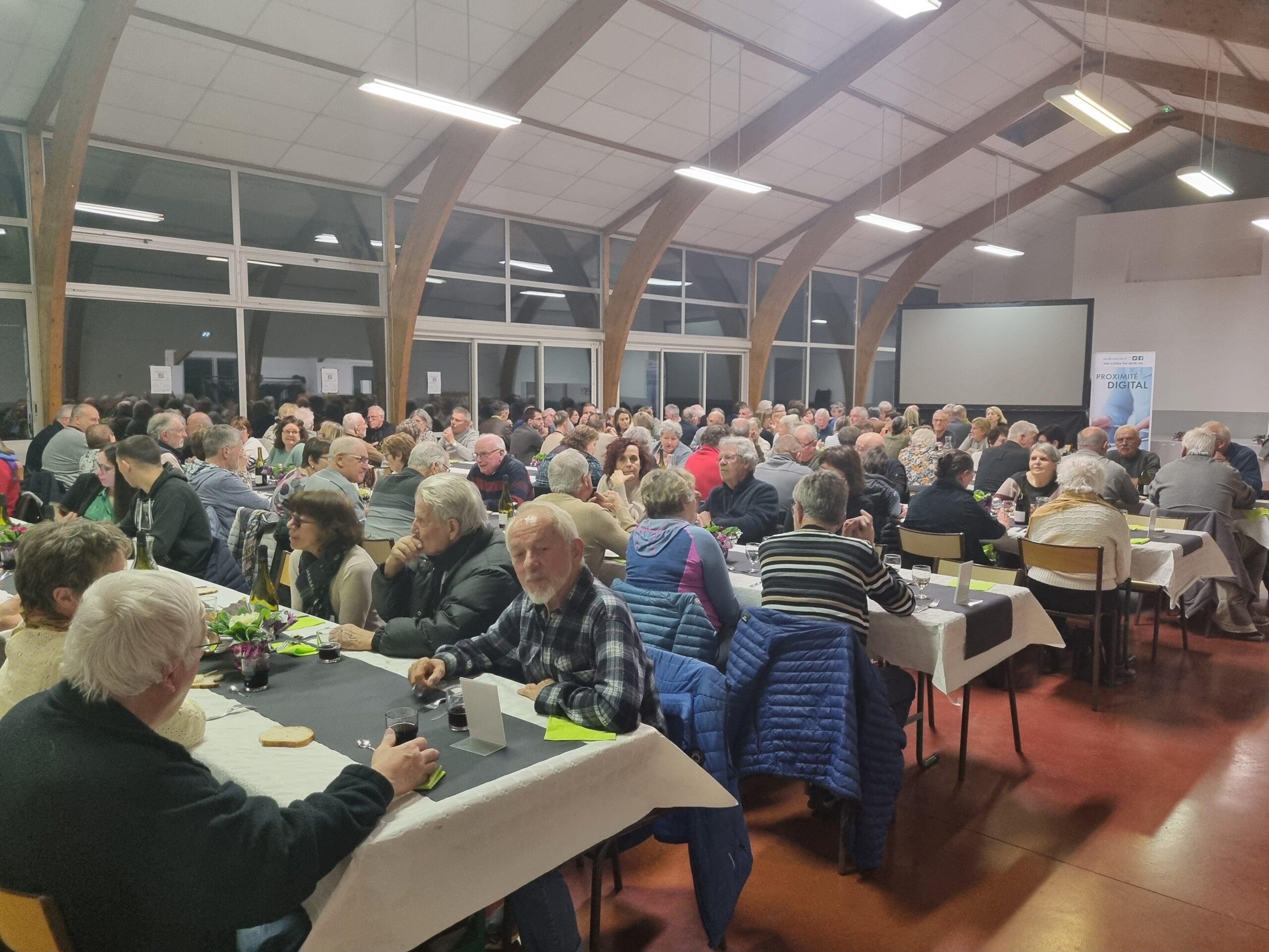 Public dans la salle.