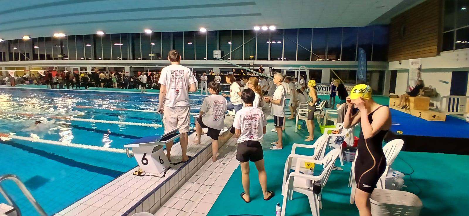 Manifestation de natation dans un bassin