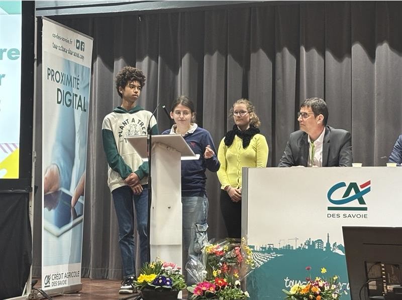 Personnes sur la scène