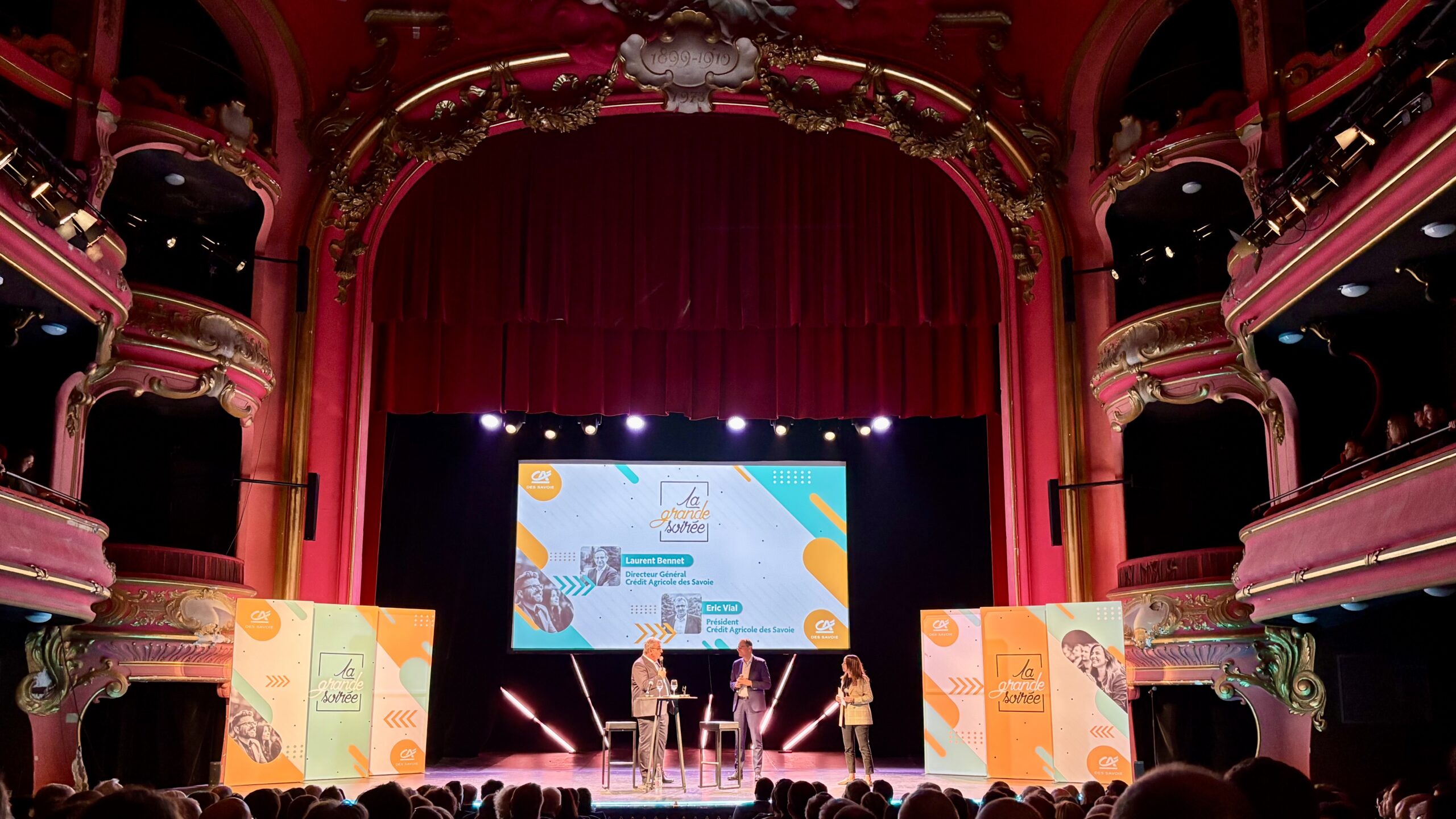 Scène du Casino Grand Cercle avec 3