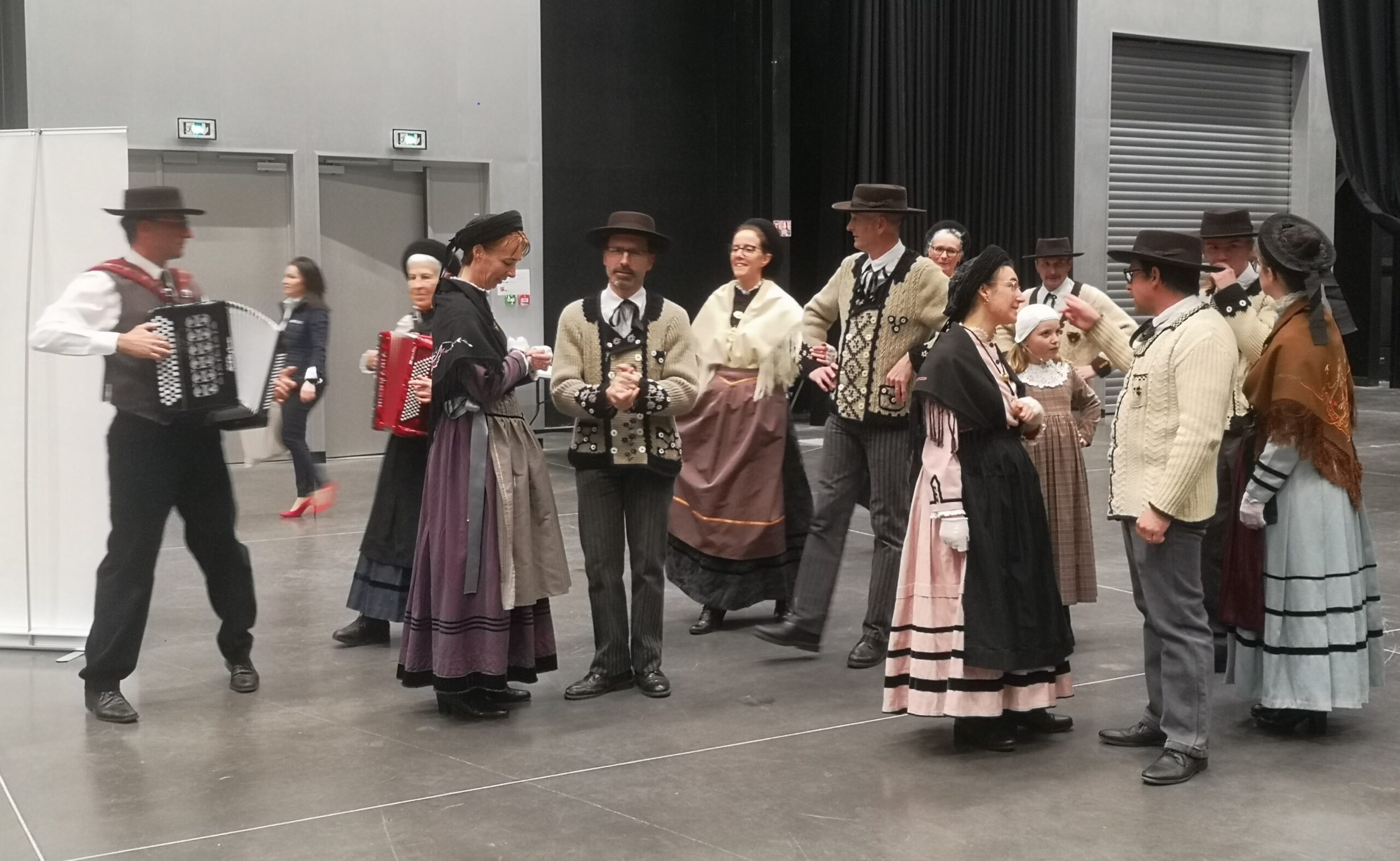 Animation danse en tenues traditionnelles