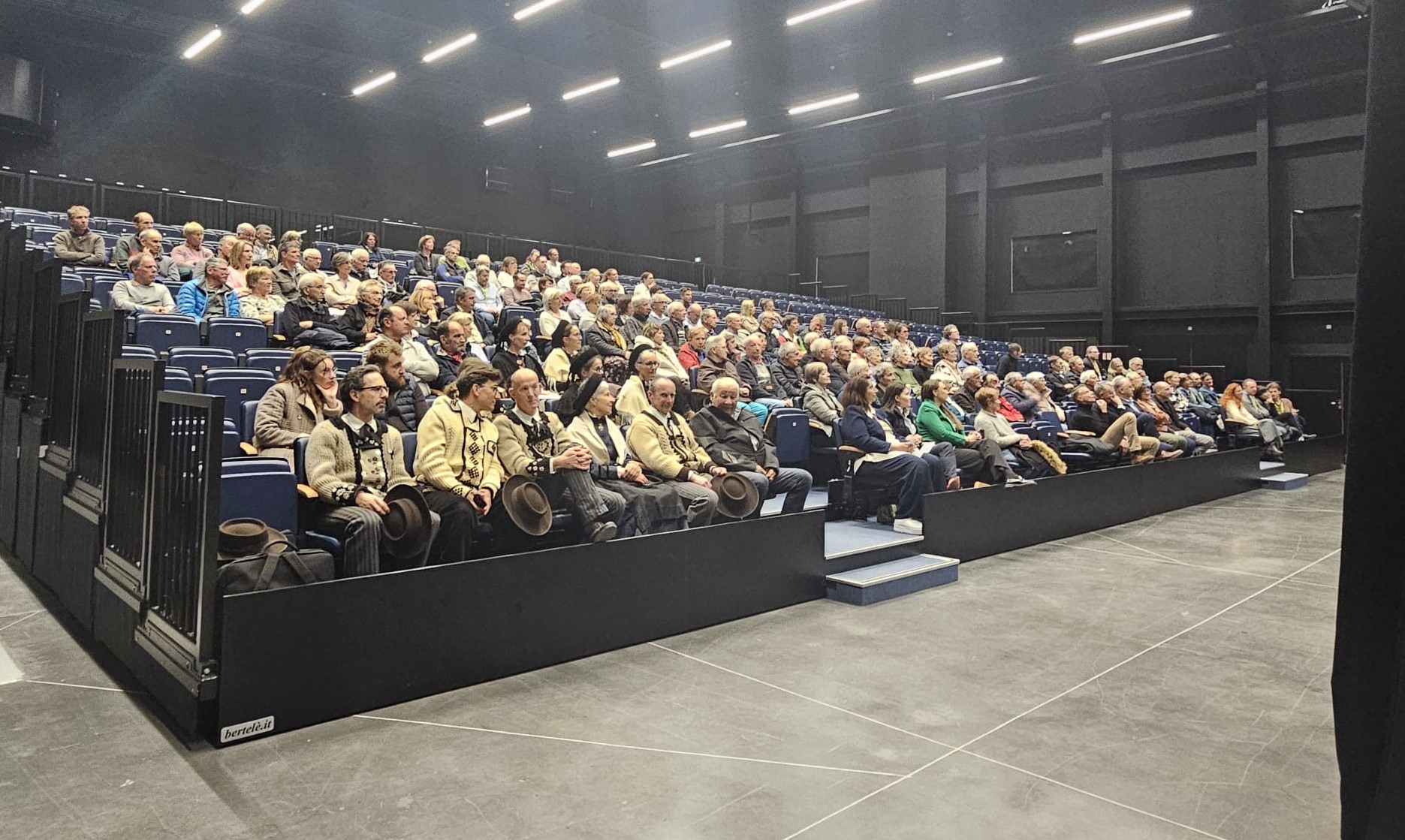 Public dans les gradins