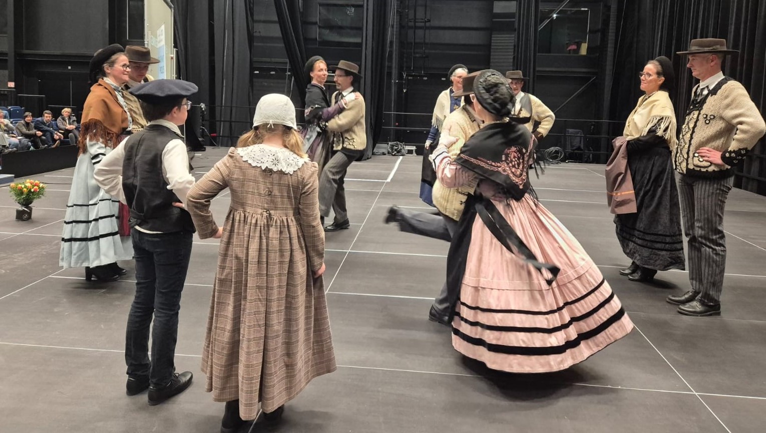 Animation danse en tenues traditionnelles