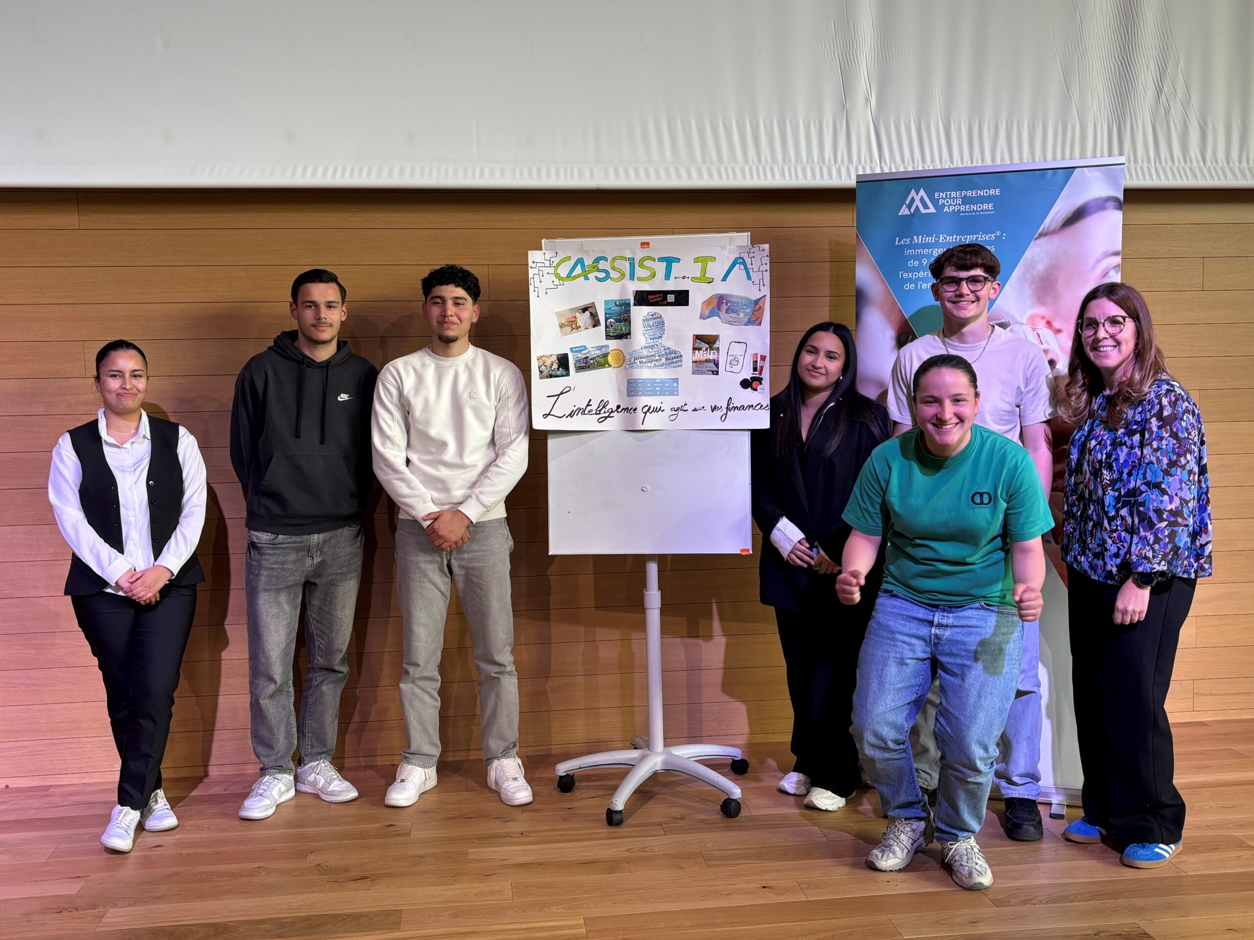Les lauréats le jour du challenge sur la scène de l'amphithéâtre de Chambéry.